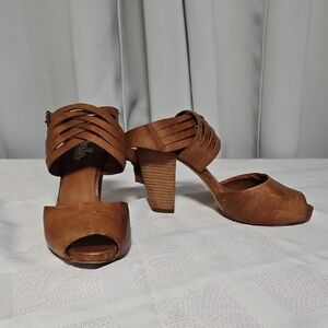 Women's Chunky Heel Leather Sandal, Sz 7